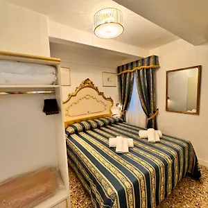 Pensión Ca'paradiso, Venecia